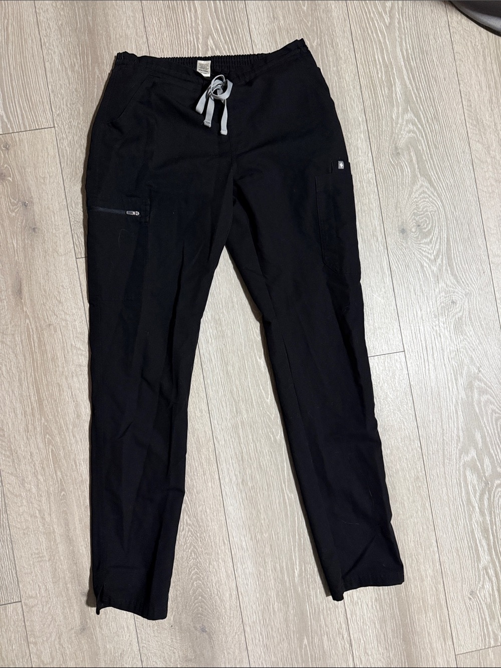 Figs women’s Black Straight-Leg Scrub Pants with Gray Drawstring